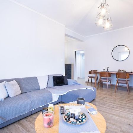 Apartment With Parking Near Medical Center アテネ エクステリア 写真