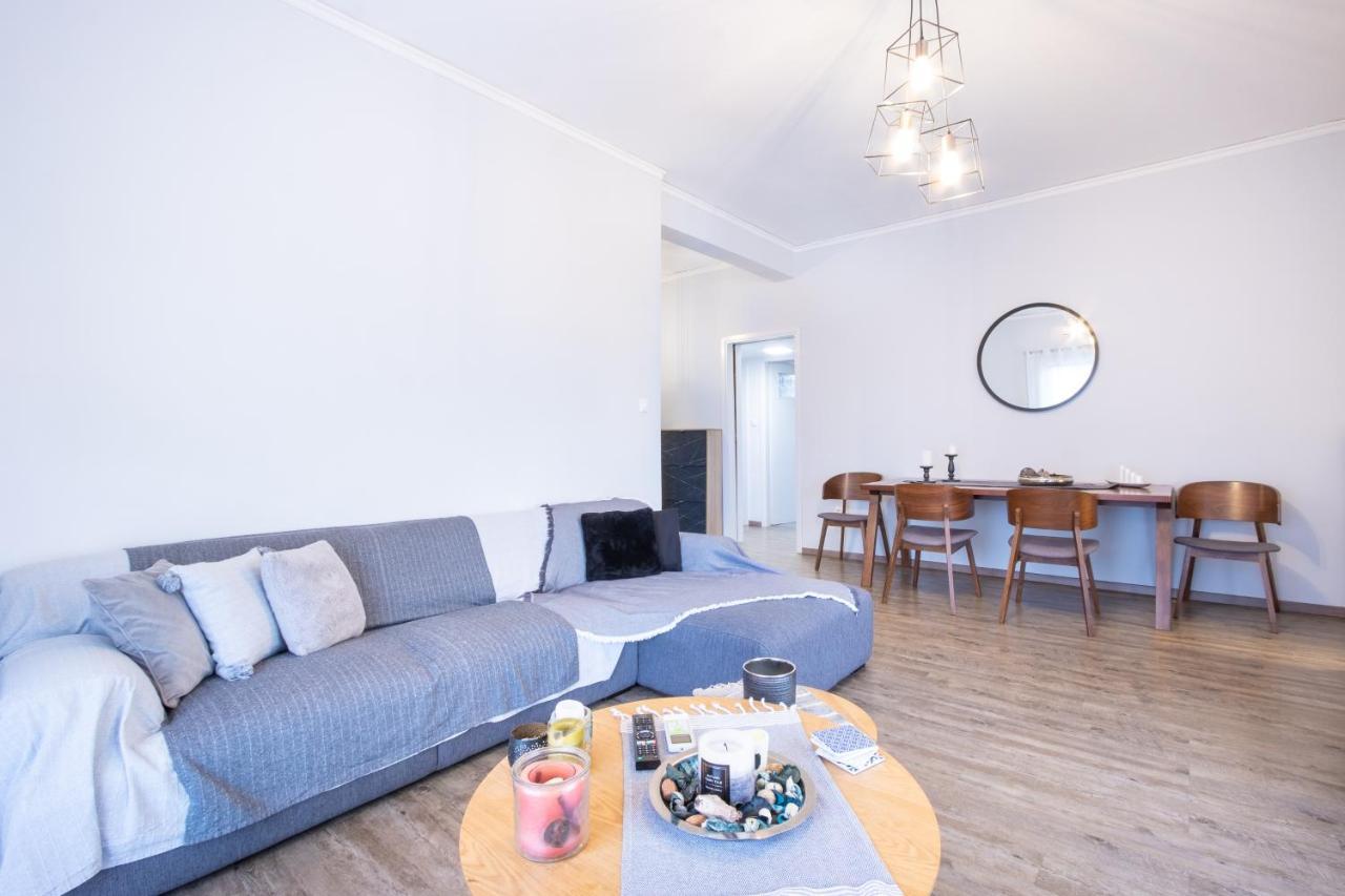 Apartment With Parking Near Medical Center アテネ エクステリア 写真