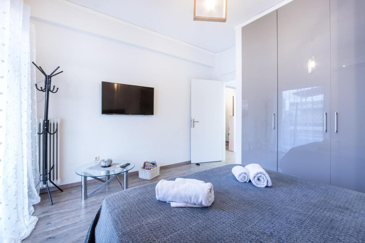 Apartment With Parking Near Medical Center アテネ エクステリア 写真