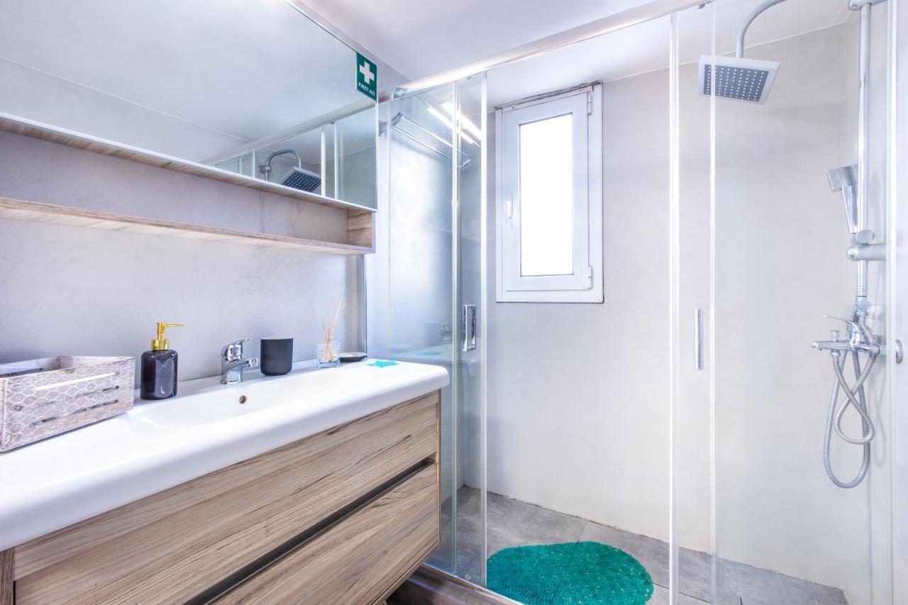 Apartment With Parking Near Medical Center アテネ エクステリア 写真