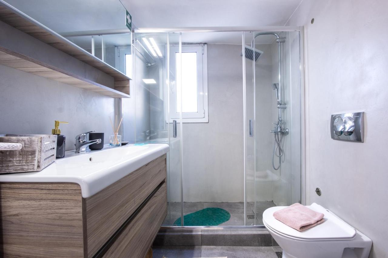 Apartment With Parking Near Medical Center アテネ エクステリア 写真