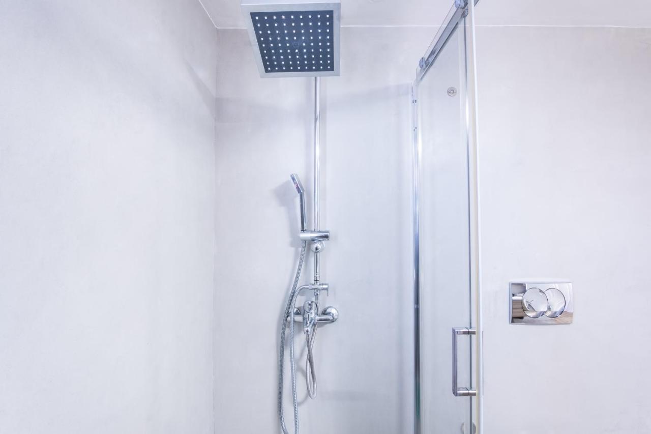 Apartment With Parking Near Medical Center アテネ エクステリア 写真